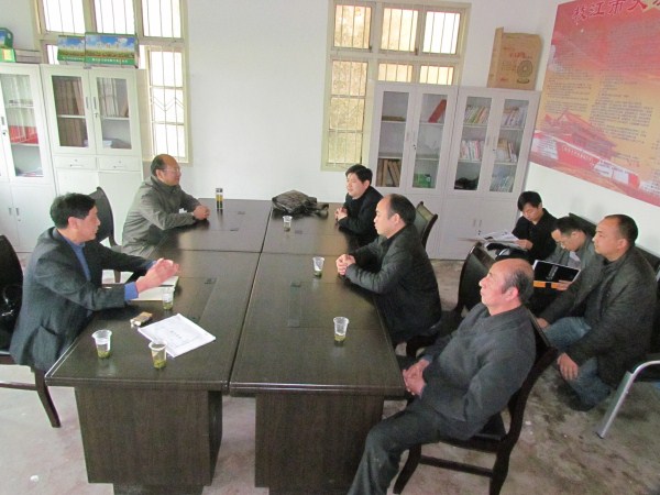 武大绿洲公司考察组与枝江市问安镇政府领导紧密洽谈中